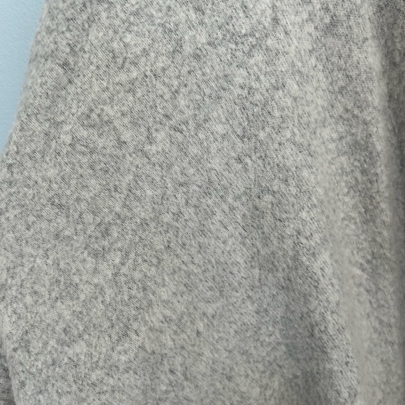 🍁🍁Size large very soft towel, turtleneck and gray - Picture 2 of 8